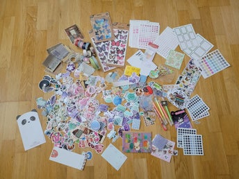 Stort scrapbooking / pysselpaket med stickers, washi, pennor, papper mm.