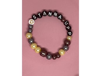 Pärlarmband Stanna upp - ett armband med mening
