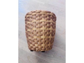 Kruka i flätad design