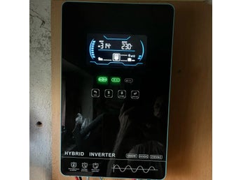 4500W 24V~230V 150A MPPT hybrid solinverterare med batteriladdare, ren sinusvåg