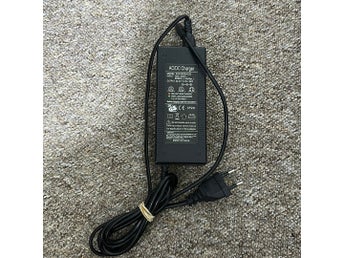 AC/DC Laddare XHK-800B-4220
