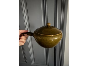 Vintage Töreboda Keramik – Grön såssnipa med lock – 1960/70-tal – Sweden 520/2