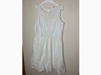 VIT KLÄNNING H&M STORLEK 134140 8 10ÅR BARNKLÄ.. (402288173 barnkläder vit klänning