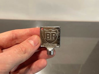 BP elementnyckel - Nyckelring vintage nyckel värme element