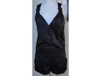 Snygg svart playsuit jumpsuitbyxdress från Topshop Ny