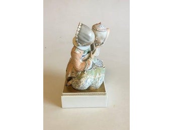 Royal Copenhagen Figur Eventyr I No 1476. Designet af Gerhard Henning.