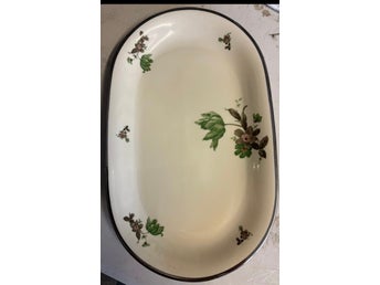 Københavns Porcelæns Maleri ovalt fat med blomstermotiv