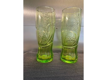 2 st Coca-Cola glas gröna – höga tumlare med präglad logo & relief