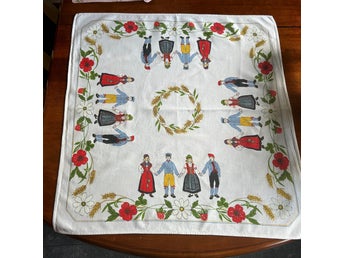 Duk med folkdansmotiv. Vintage. 70- tal.