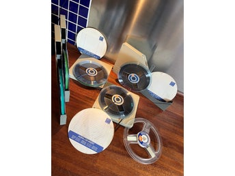5 st Agfa rullband 7” / 18 cm i plastfodral + retro Tomspole