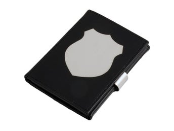Kreditkortsetui/plånbok brickan är av nysilver i syntet skin pris 249kr