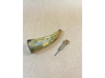 KRUTHORN 1700/1800-tal Horn Krutbehållare krut allmoge lantligt antik (f3)