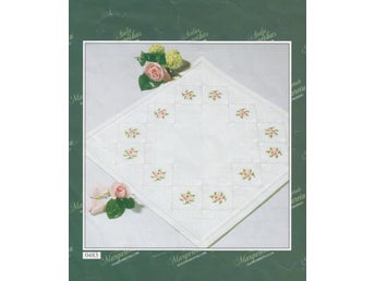 ** BRODERIMÖNSTER ** SÖT DUK med ROSA ROSOR ** 50x50cm **