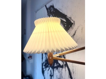 Stor Le Klint sax-lampa i ek - tidig modell 50-60-tal ej i produktion längre