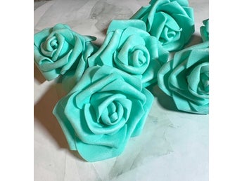 Konstgjorda blommor 6 vackra & verklighetstrogna turkosa rosor i foam/skumgummi
