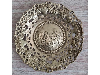 GEWE Malmö 1947 Solid Silver Pierced Repoussé Dish 46g Figural Scene