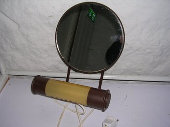 Badrumsskåp med spegeldörrar och skjutbar spegel, svedbergs, retro på