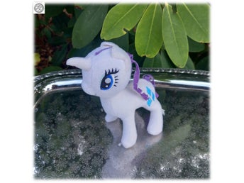 MLP mjukdjur Rarity vit mjukis med turkosa diamanter på manken Fint skick