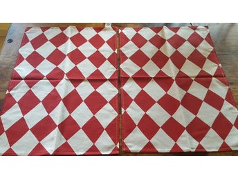 2 st mindre Dukar / Röd/vit / Retro / Spira (64 X 46 Cm)