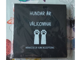 TRÄTAVLA - HUNDAR ÄR VÄLKOMNA