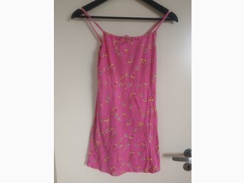 Rosa, blommig klänning från Benetton (412565510) ᐈ Köp på Rosa, blommig klänning från Benetton (412565510) ᐈ Köp på