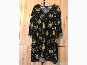 Monki blommig klänning strl L (405525384) ᐈ Köp på Tradera Monki blommig klänning strl L (405525384) ᐈ Köp på Tradera