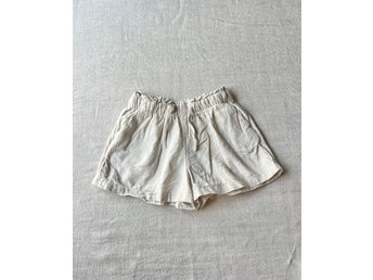 H&M beiga shorts i linne, storlek 104