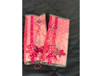2 st förpackningar Rosa Barbie Tandborste + reseskydd & Pennskrin