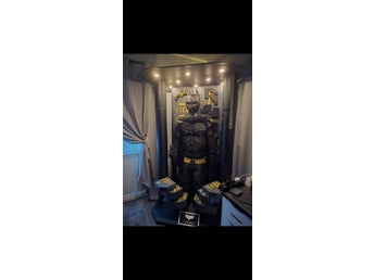 Batman-dräkt med display och tillbehör