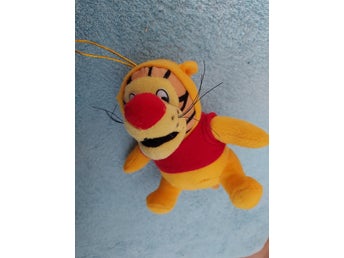 Nalle Puh Samlarobjekt 80-tal 100 % polyester Längd ca 15,5 cm