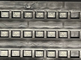 MB15E05SL - PLL Frequency Synthesizer On-chip 2GHz Prescaler - 20 pieces