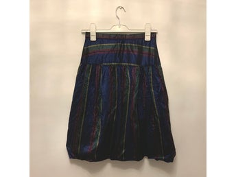 Härlig blå randig retro kjol! Stl 36, S. Fickor hög midja. Fest högtid