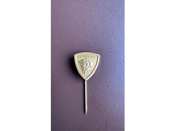 PEUGEOT. En vintage pin, 1 st.