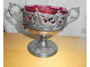 skål i nysilver med rosa glasinsats