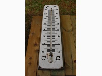 termometer i plåt från nedlagd bensinstation saknar glaspelare 82x20cm termometer i plåt från nedlagd bensinstation saknar glaspelare 82x20cm