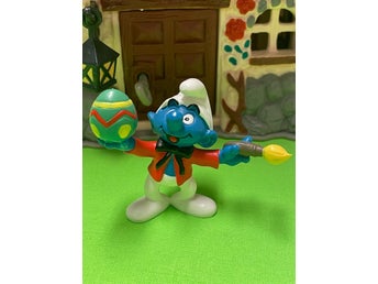 Ovanlig Påsksmurf som målar sitt påskägg....lågt utrop…