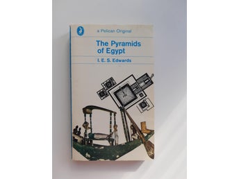 The Pyramids of Egypt av I. E. S. Edwards, okänt publiceringsår