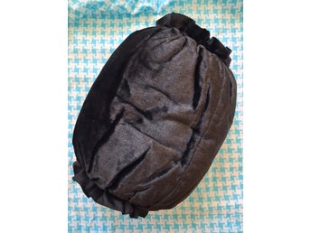 Muff i svart sammet antik vintage allmoge retro goth dark academia emo