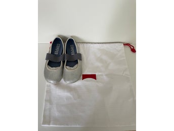 Camper Ballerinaskor silver, storlek 34