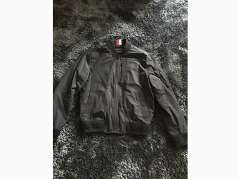 tommy hilfiger tape bomber