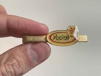 Yoplait yoghurt slipsnål - emalj & guldig vintage