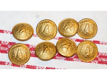 8 ÄLDRE KNAPPAR