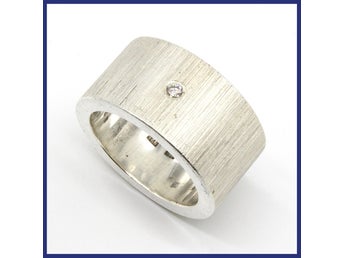 Ring, 925 silver, naturlig briljantslipad diamant (vikt 24,42g, stl 18,9mm)