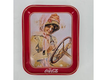 Vintage Coca-Cola serveringsbricka i plåt – klassiskt retro motiv