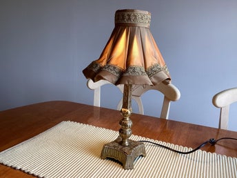 Retro Bordslampa i mässing med plisserad lampskärm från 1930-40 talet