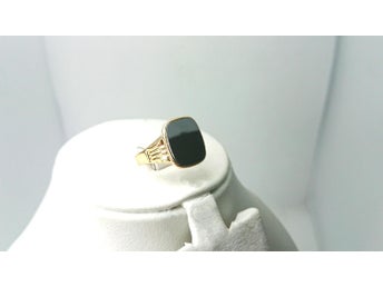 Vacker vintage klackring i äkta 18k guld med svart sten, 18mm
