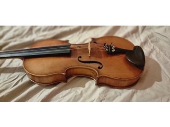 Tjeckisk/bohemisk violin med fodral och stråke