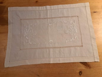 antik kinesisk handbroderad sidenduk