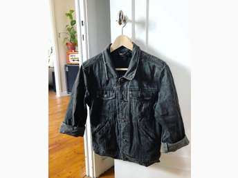 Gråsvart jeansjacka (389027267) ᐈ Köp på Tradera Gråsvart jeansjacka (389027267) ᐈ Köp på Tradera