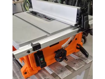 10-tums 8-ampere 4400 RPM bärbar bordsåg med dammutsugsport, 40-tandad sågklinga